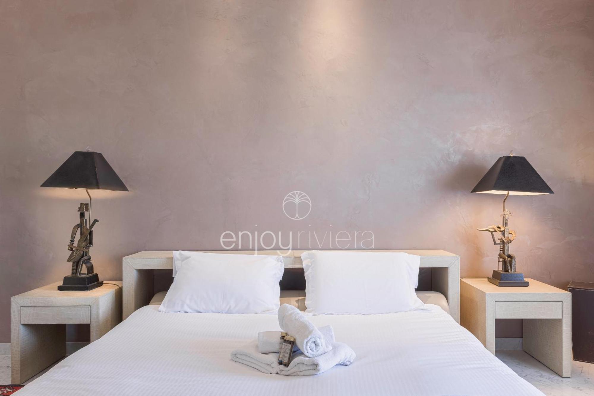 Palais Miramar: Modern Art With Sea View Cannes